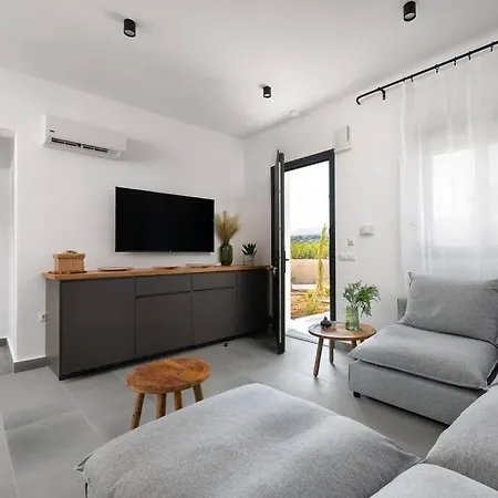Seafish Villa, 2 Luxury At *